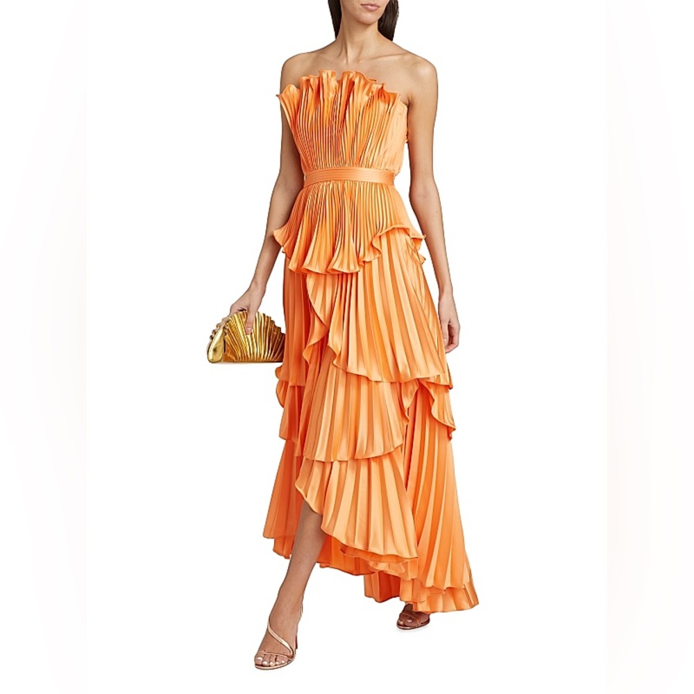 $648 Amur

Janey Tiered Shell High-Low Gown size 6